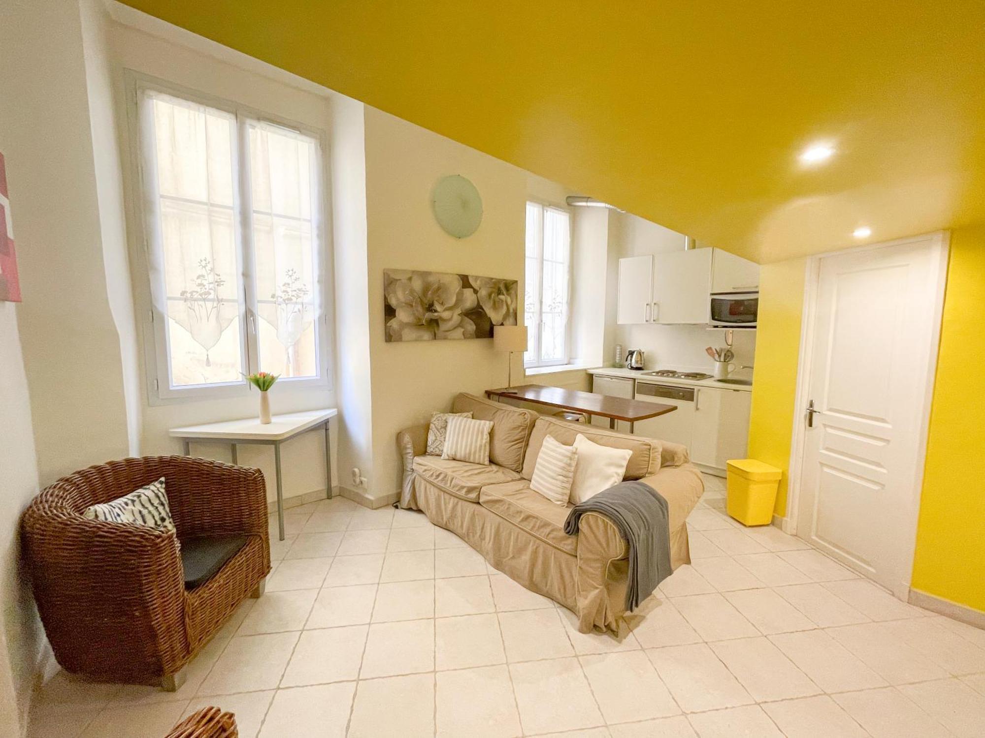 Appartement Atypique Au Coeur Du Vieux-nice *